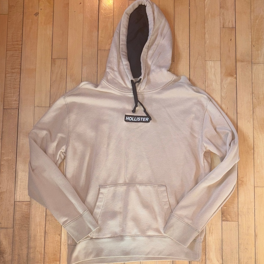 Hollister Men's Beige Hoodie with Logo on chest size large
